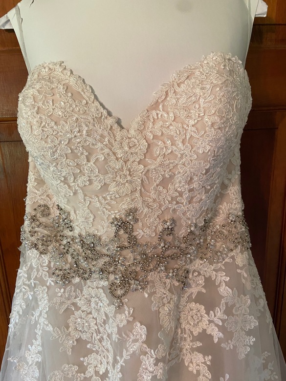 Essence of Australia - D2000DMLU size 18 - $850 - (72% OFF)