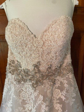 Essence of Australia - D2000DMLU size 18 - $850 - (72% OFF)