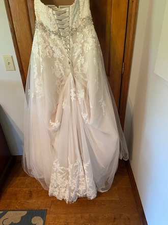 Essence of Australia - D2000DMLU size 18 - $850 - (72% OFF)