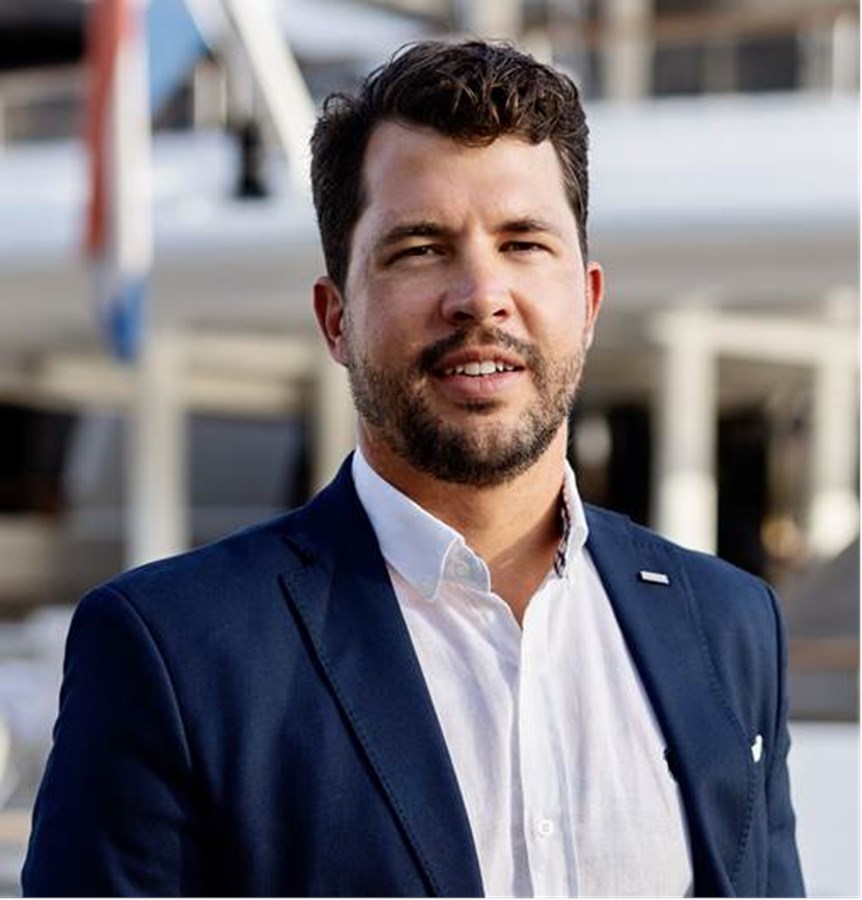 Kyle Van Huizen Photo 27437 Side