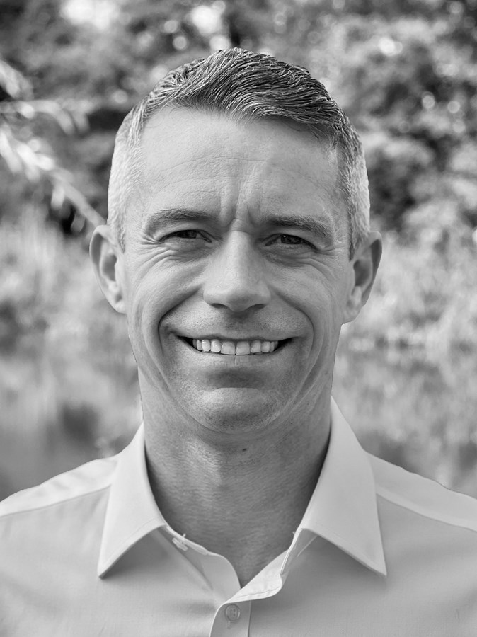 Adam  Sutton Photo 28956 Side