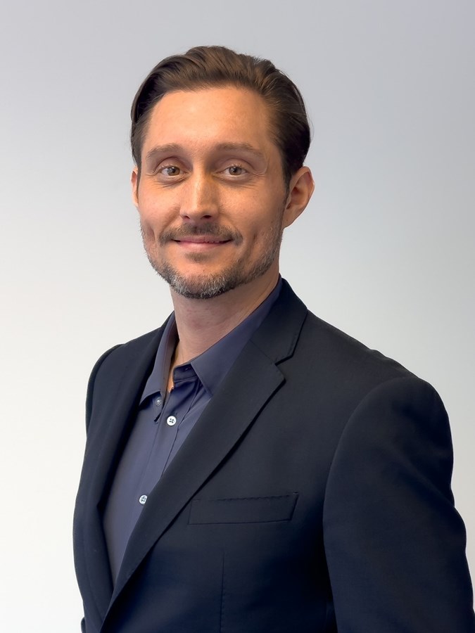 Max Brochert Photo 26782 Side