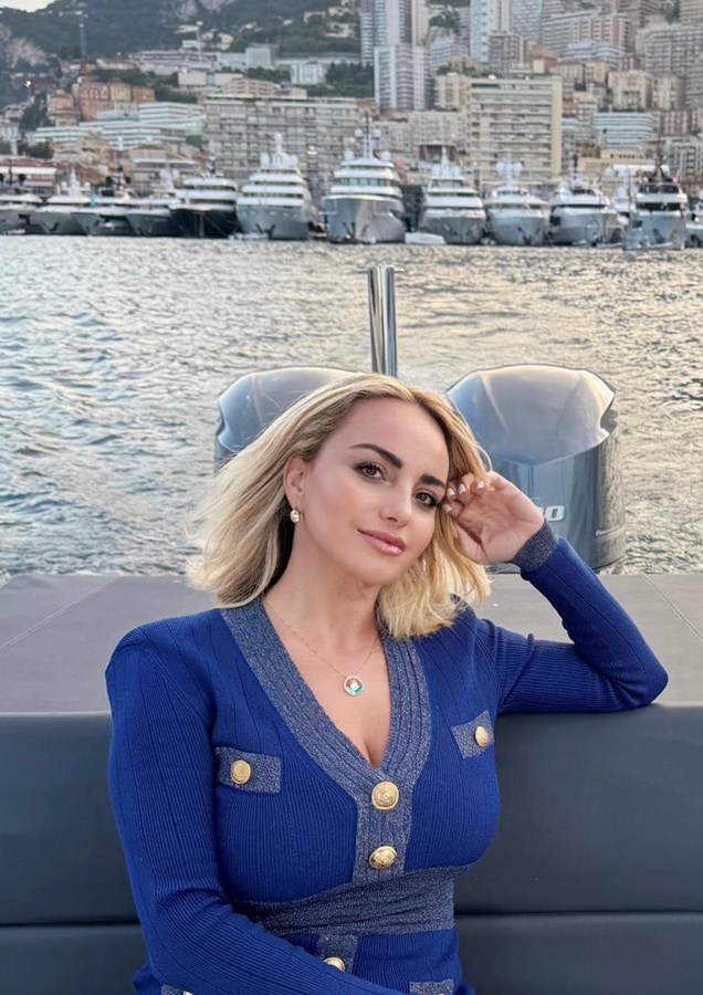 Zehra Aksu Photo 29842 Side