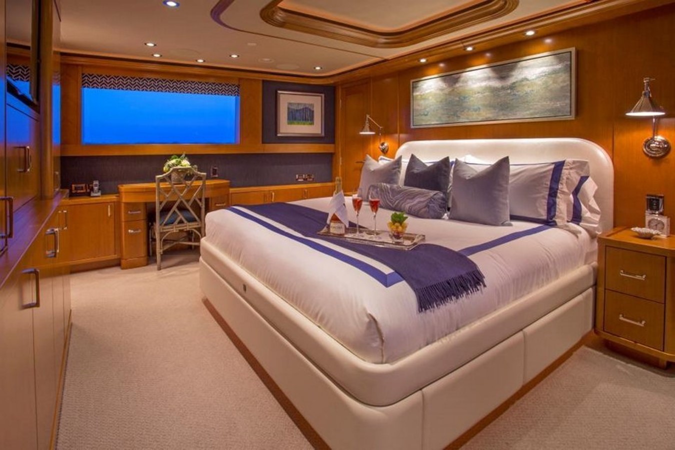 https://s3.amazonaws.com/boss.yatco.com/ForCharter/Vessel/Photo/1828/large_12440.jpg