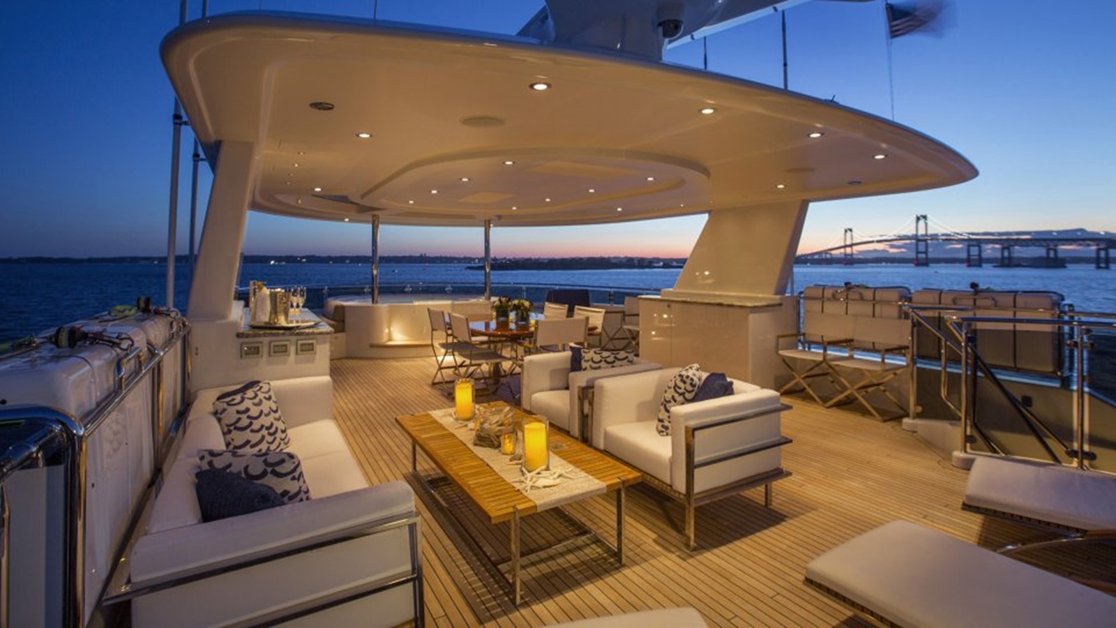 https://s3.amazonaws.com/boss.yatco.com/ForCharter/Vessel/Photo/1828/large_12443.jpg