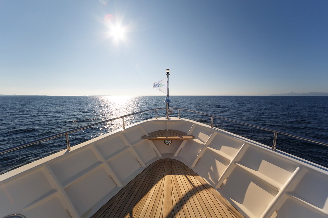 https://s3.amazonaws.com/boss.yatco.com/ForCharter/Vessel/Photo/3033/large_20758.jpg