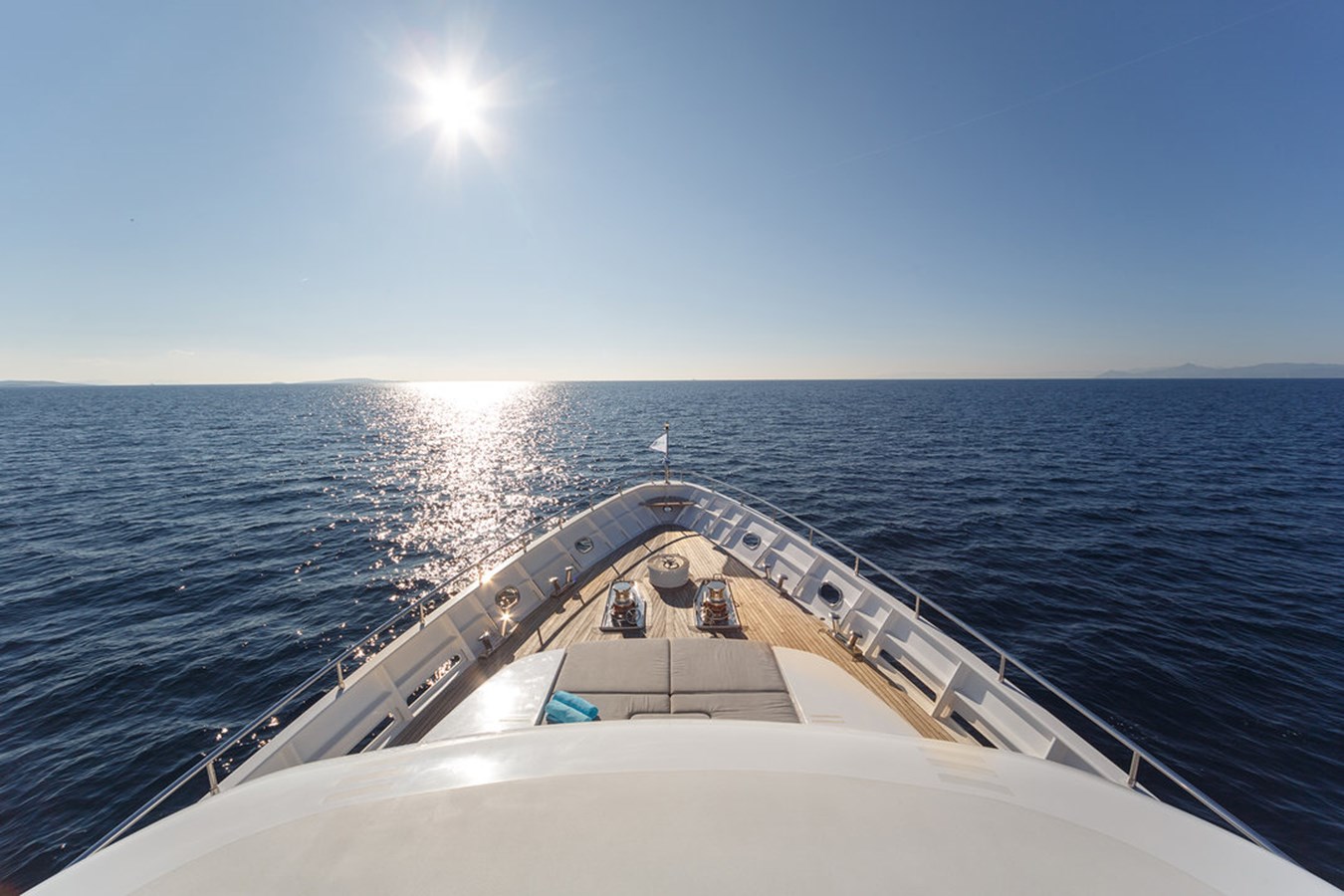 https://s3.amazonaws.com/boss.yatco.com/ForCharter/Vessel/Photo/3033/large_20759.jpg