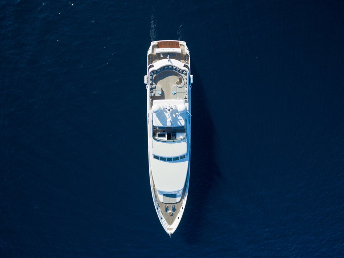 https://s3.amazonaws.com/boss.yatco.com/ForCharter/Vessel/Photo/3033/large_20765.jpg