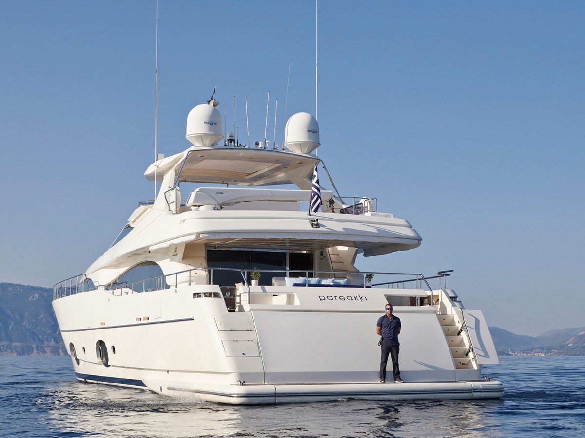 https://s3.amazonaws.com/boss.yatco.com/ForCharter/Vessel/Photo/3037/large_20825.jpg