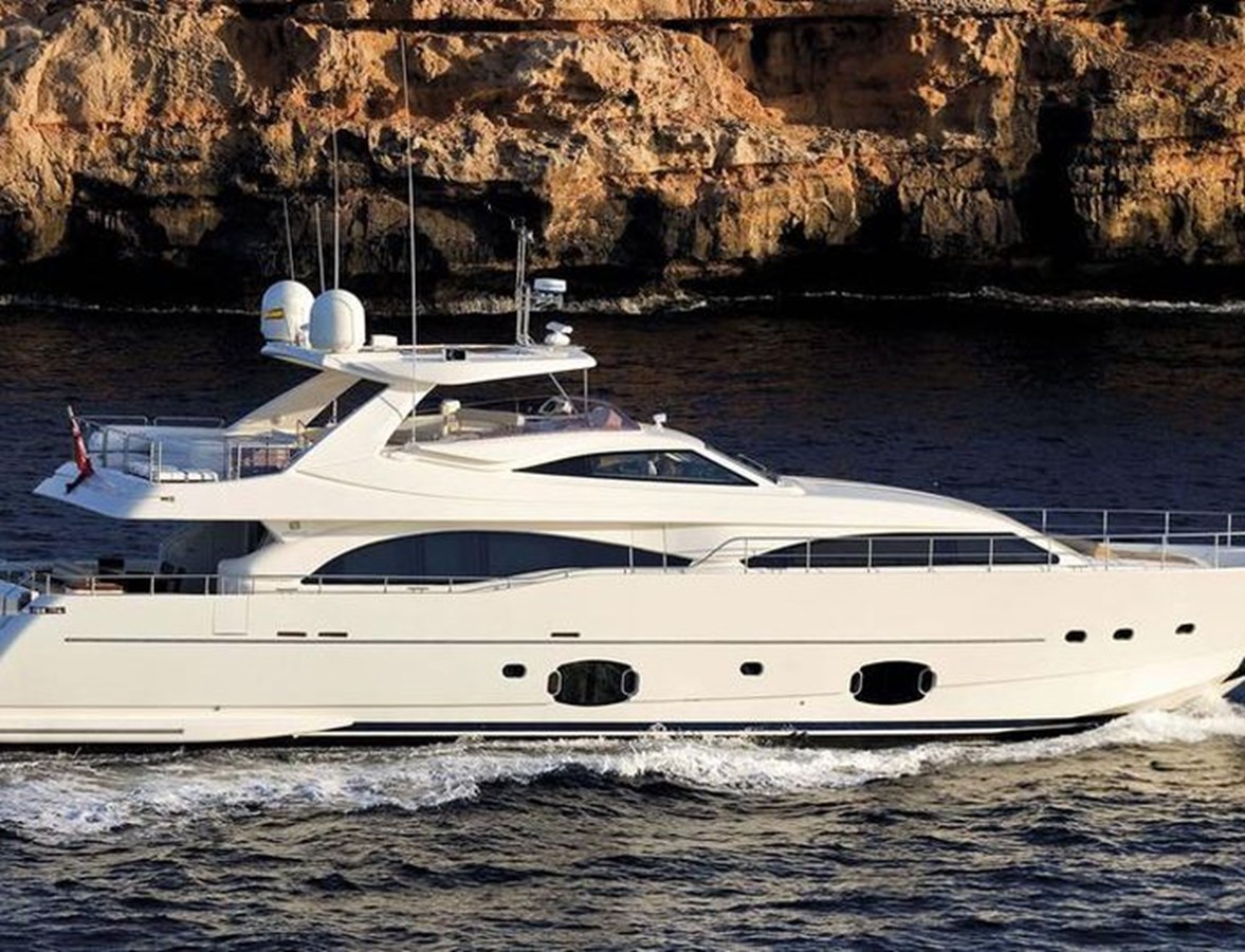 https://s3.amazonaws.com/boss.yatco.com/ForCharter/Vessel/Photo/3037/large_24378.jpg
