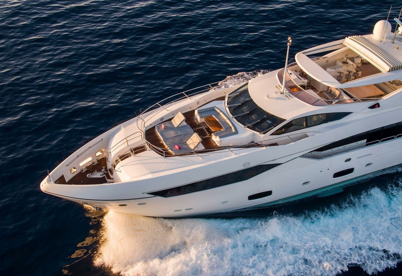 https://s3.amazonaws.com/boss.yatco.com/ForCharter/Vessel/Photo/3039/large_20864.jpg