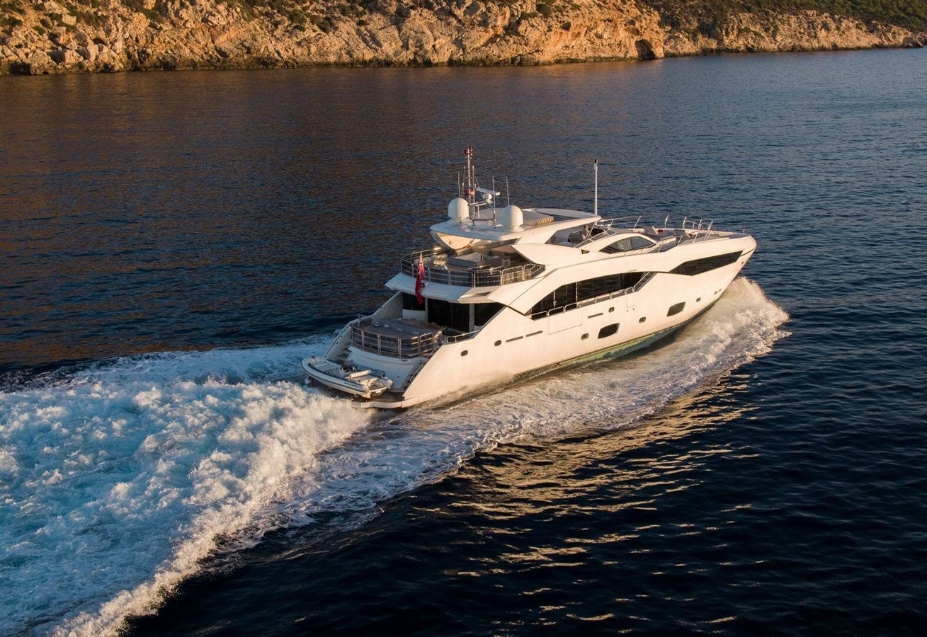 https://s3.amazonaws.com/boss.yatco.com/ForCharter/Vessel/Photo/3039/large_20866.jpg