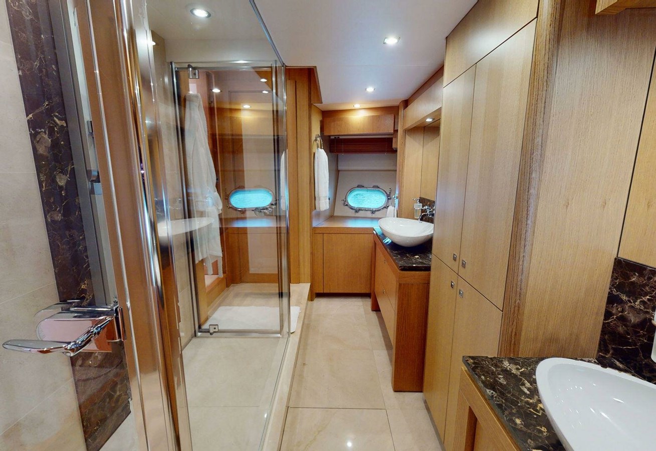 https://s3.amazonaws.com/boss.yatco.com/ForCharter/Vessel/Photo/3039/large_20870.jpg