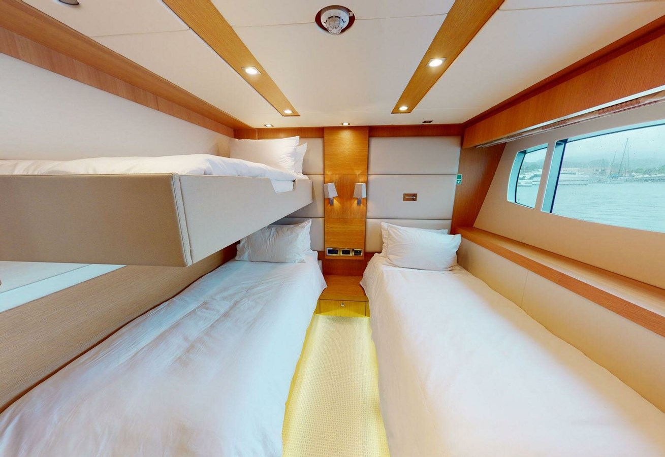 https://s3.amazonaws.com/boss.yatco.com/ForCharter/Vessel/Photo/3039/large_20875.jpg