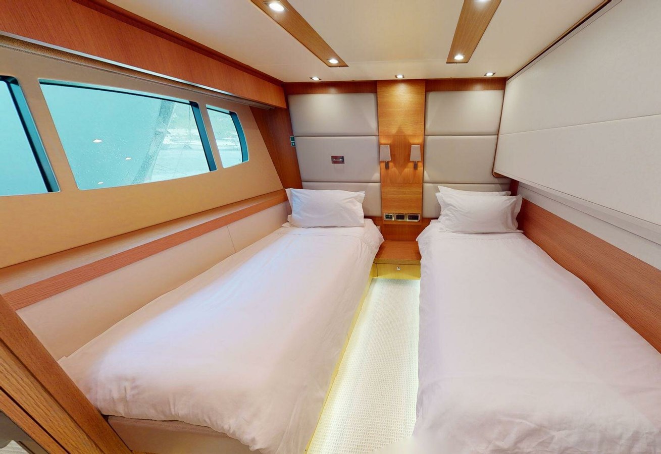 https://s3.amazonaws.com/boss.yatco.com/ForCharter/Vessel/Photo/3039/large_20876.jpg