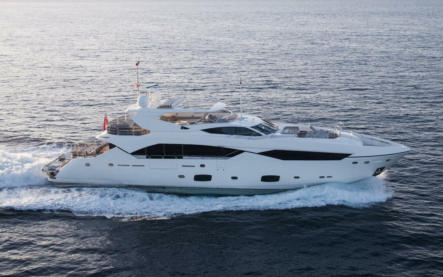 https://s3.amazonaws.com/boss.yatco.com/ForCharter/Vessel/Photo/3039/large_24341.jpg