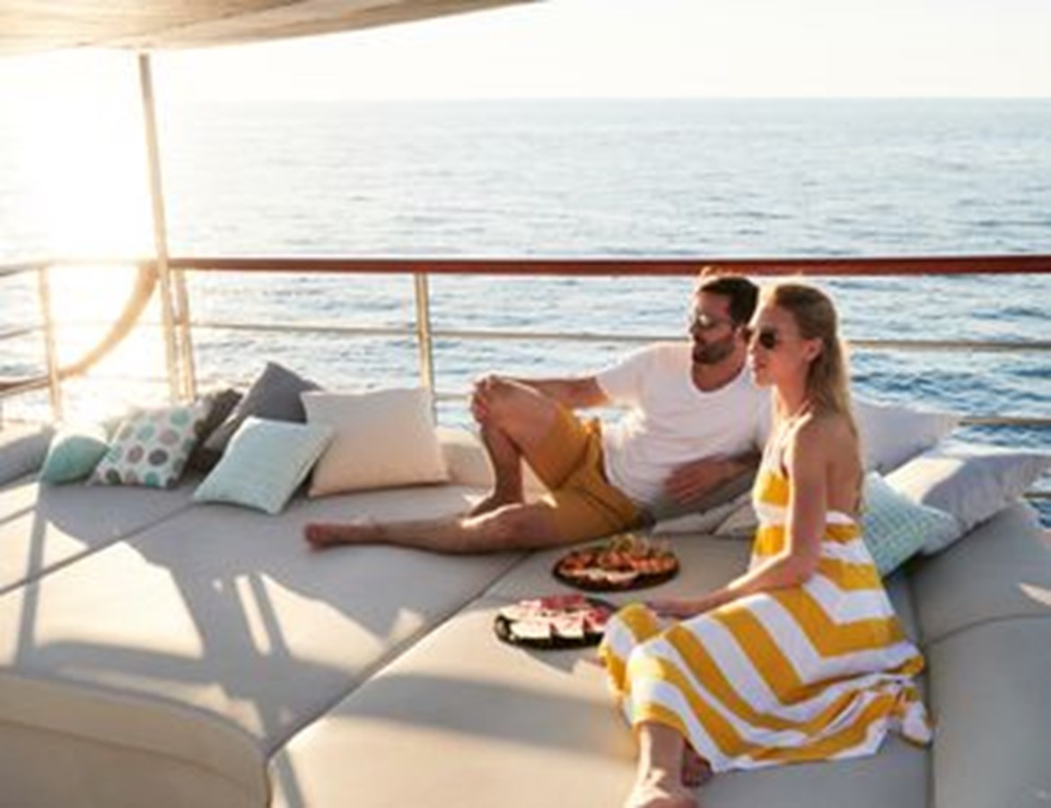 https://s3.amazonaws.com/boss.yatco.com/ForCharter/Vessel/Photo/3120/large_24024.jpg