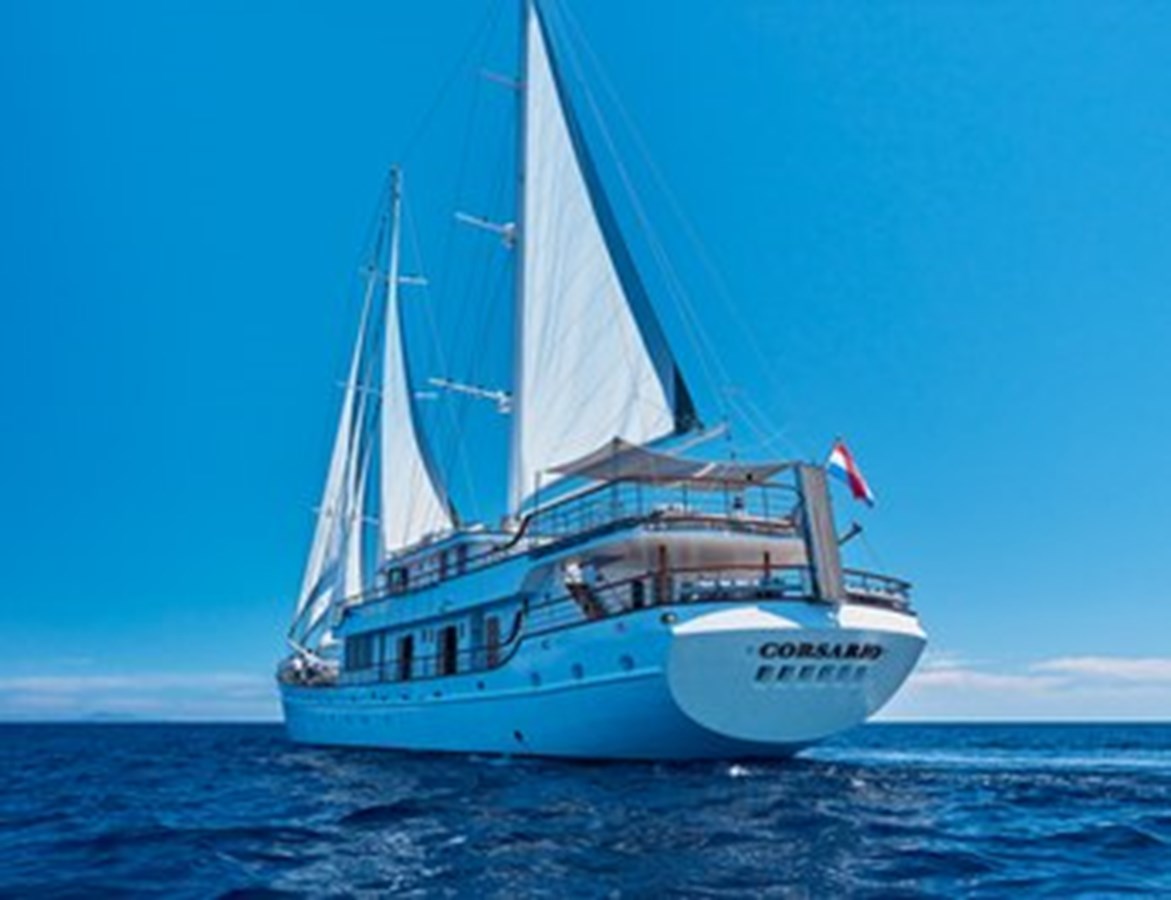 https://s3.amazonaws.com/boss.yatco.com/ForCharter/Vessel/Photo/3120/large_24085.jpg