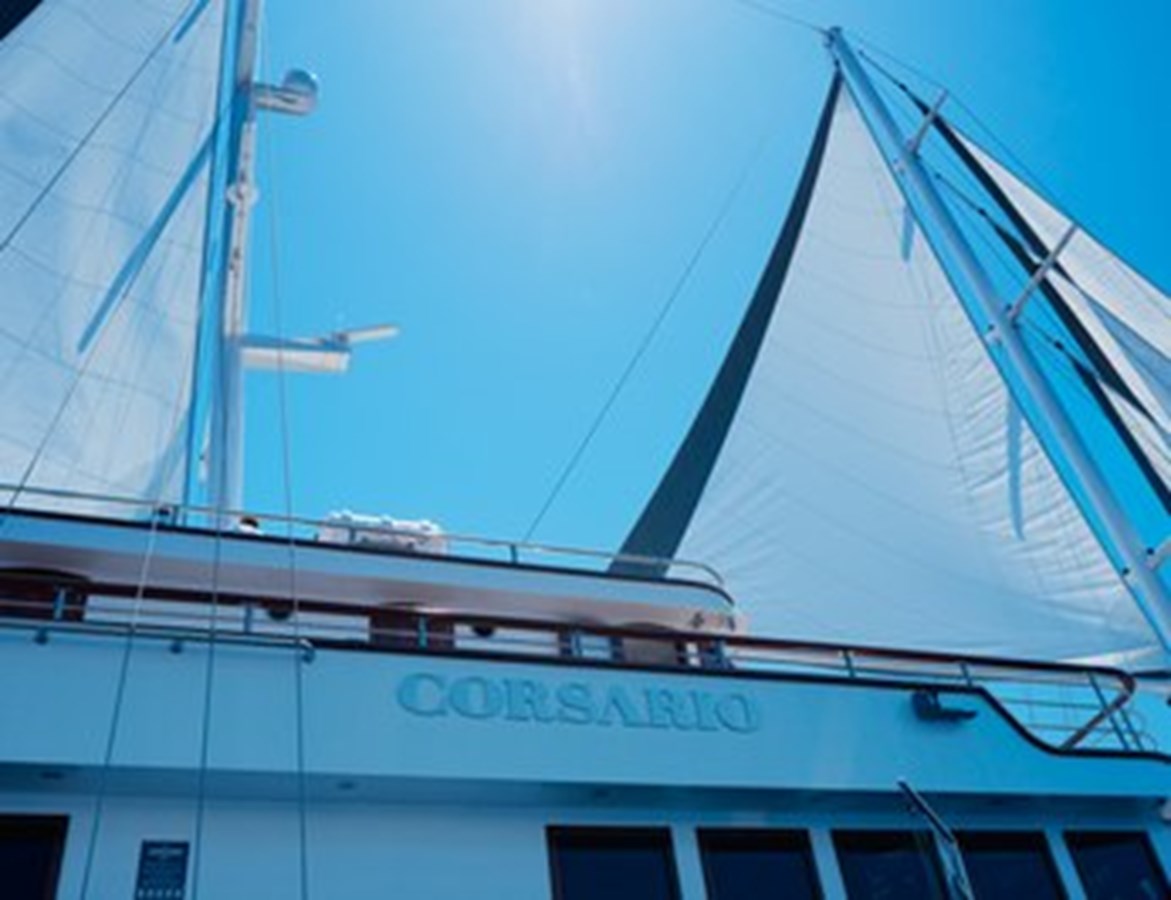 https://s3.amazonaws.com/boss.yatco.com/ForCharter/Vessel/Photo/3120/large_24090.jpg
