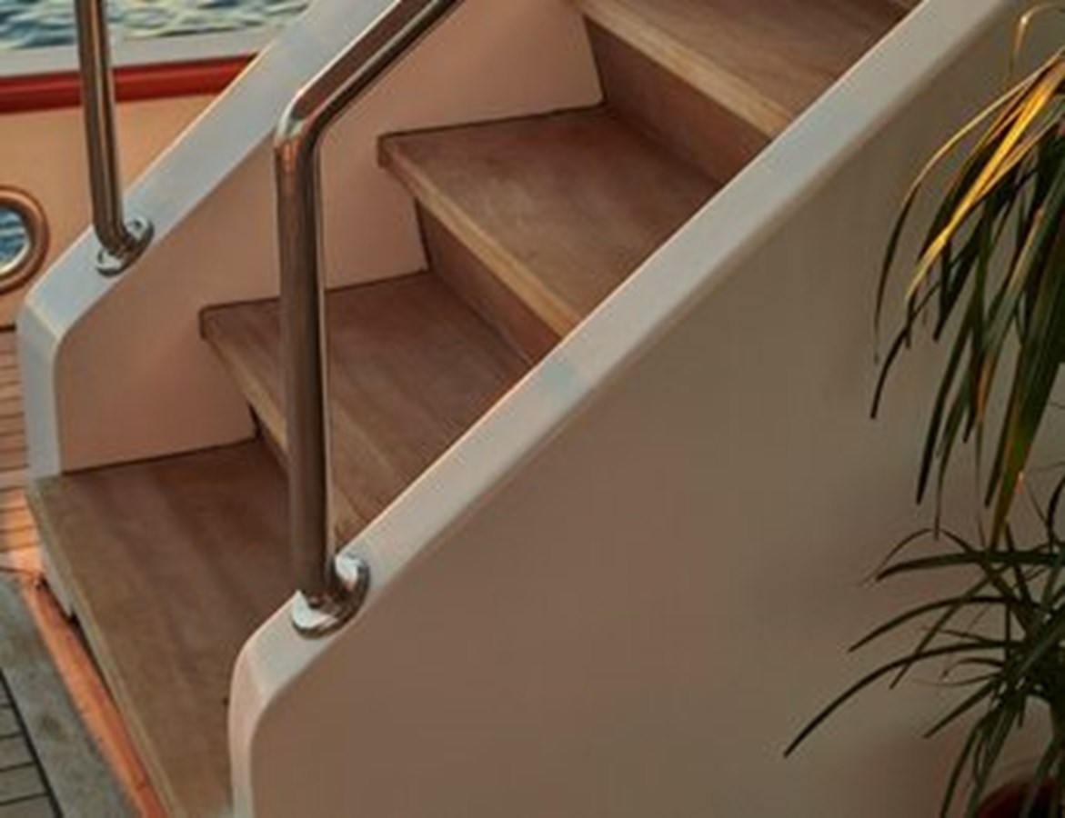 https://s3.amazonaws.com/boss.yatco.com/ForCharter/Vessel/Photo/3120/large_24097.jpg