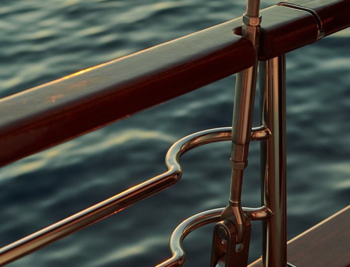 https://s3.amazonaws.com/boss.yatco.com/ForCharter/Vessel/Photo/3120/large_24098.jpg