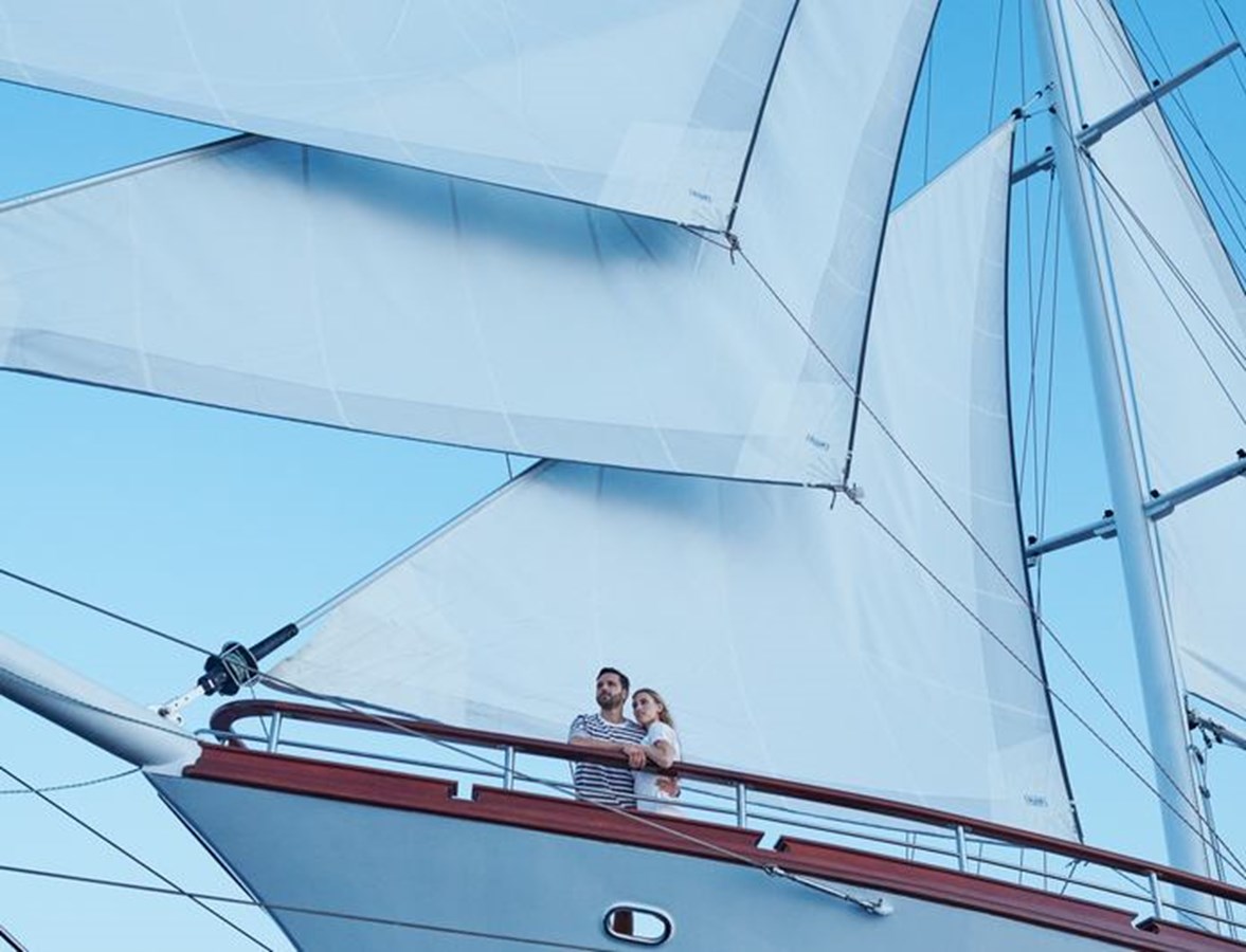 https://s3.amazonaws.com/boss.yatco.com/ForCharter/Vessel/Photo/3120/large_24128.jpg
