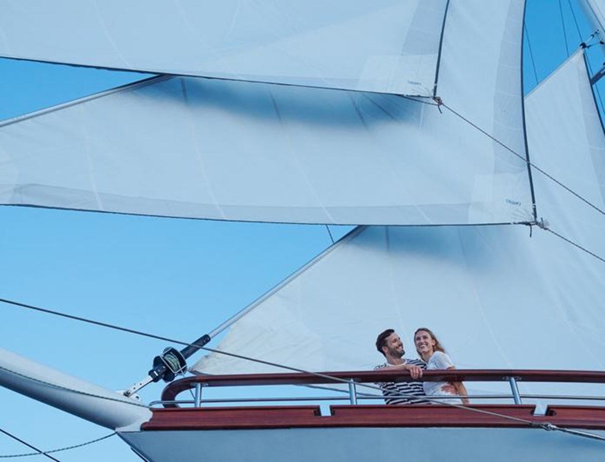 https://s3.amazonaws.com/boss.yatco.com/ForCharter/Vessel/Photo/3120/large_24129.jpg