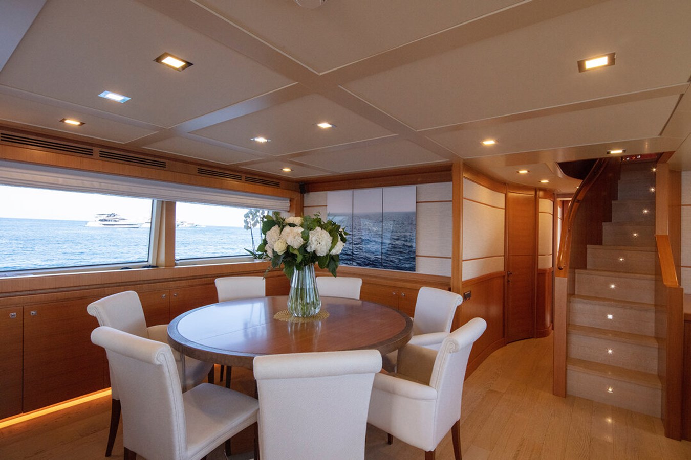 https://s3.amazonaws.com/boss.yatco.com/ForCharter/Vessel/Photo/3150/large_23131.jpg