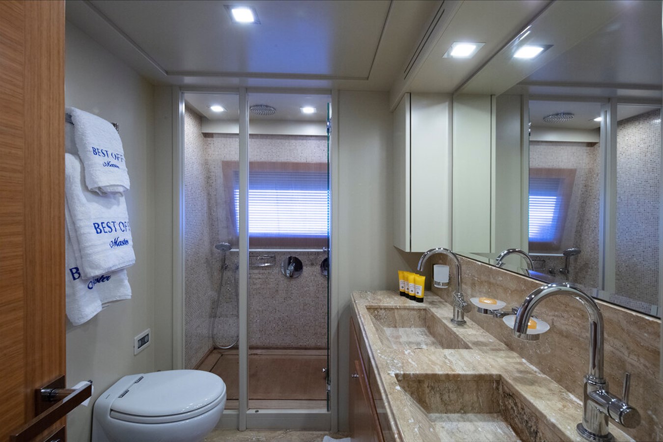 https://s3.amazonaws.com/boss.yatco.com/ForCharter/Vessel/Photo/3150/large_23135.jpg