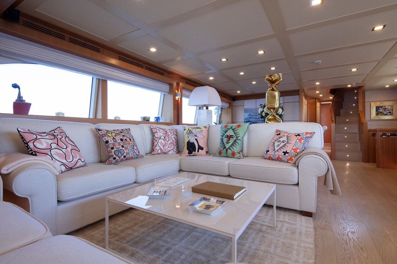 https://s3.amazonaws.com/boss.yatco.com/ForCharter/Vessel/Photo/3150/large_23143.jpg