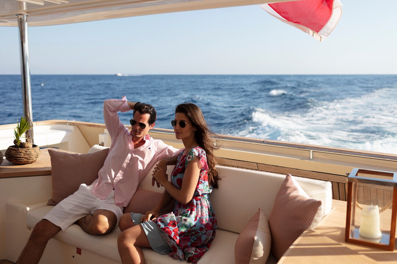 https://s3.amazonaws.com/boss.yatco.com/ForCharter/Vessel/Photo/3150/large_23165.jpg