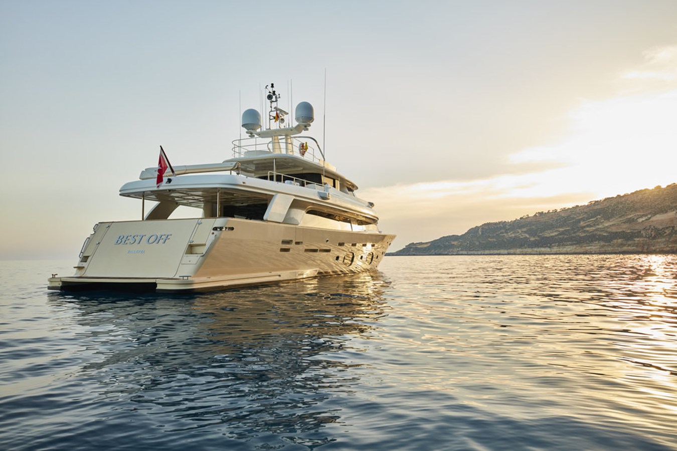 https://s3.amazonaws.com/boss.yatco.com/ForCharter/Vessel/Photo/3150/large_23168.jpg