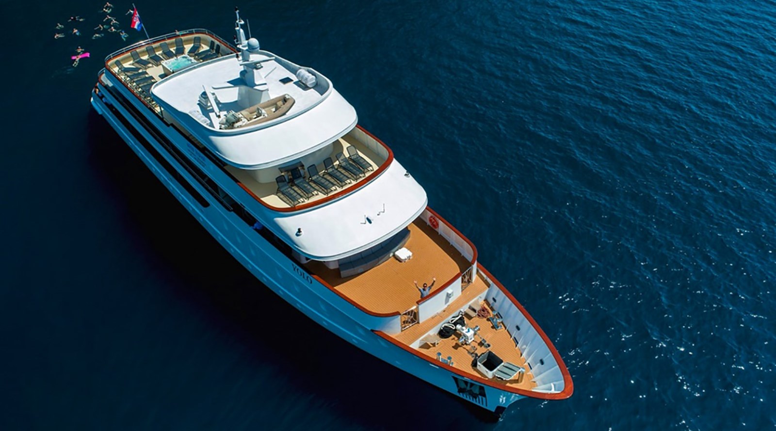 https://s3.amazonaws.com/boss.yatco.com/ForCharter/Vessel/Photo/3251/large_27141.jpg