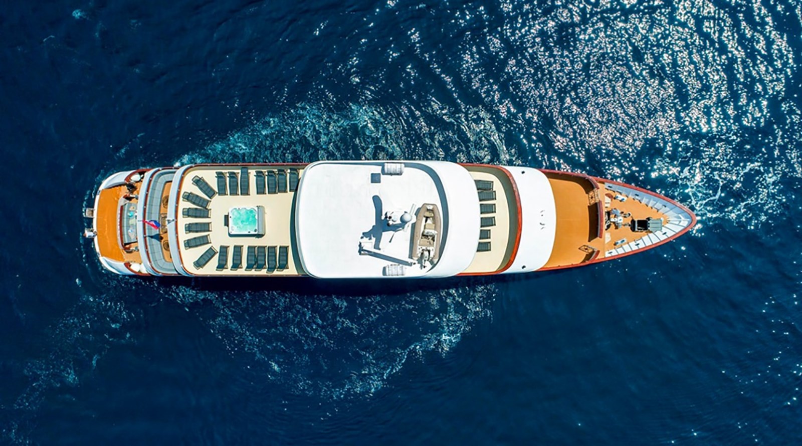 https://s3.amazonaws.com/boss.yatco.com/ForCharter/Vessel/Photo/3251/large_27143.jpg