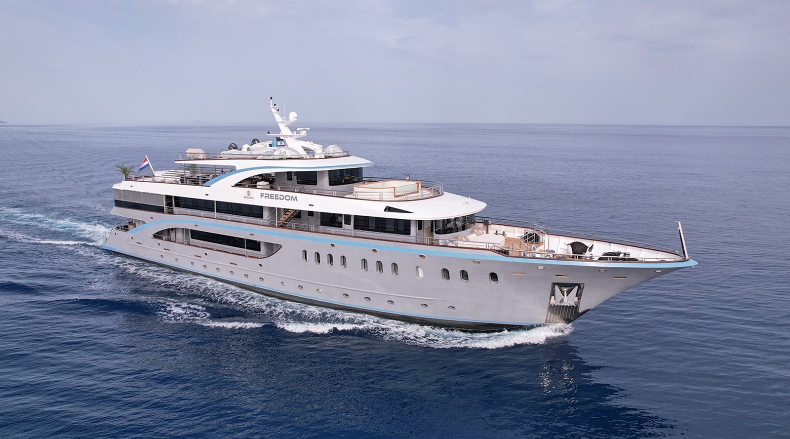 https://s3.amazonaws.com/boss.yatco.com/ForCharter/Vessel/Photo/3252/large_27190.jpg