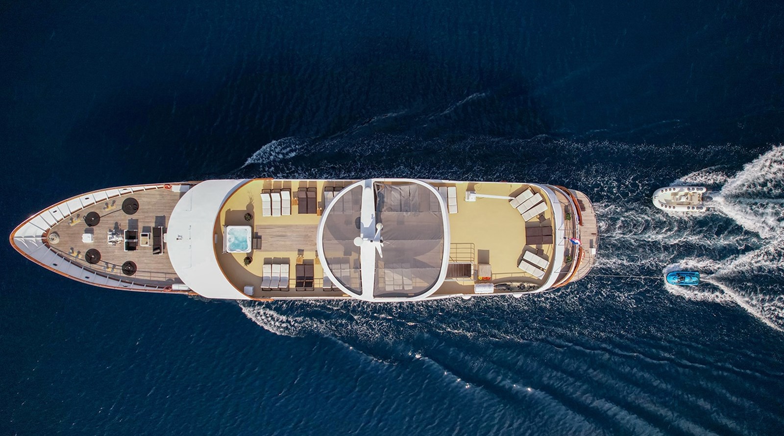 https://s3.amazonaws.com/boss.yatco.com/ForCharter/Vessel/Photo/3255/large_27272.jpg