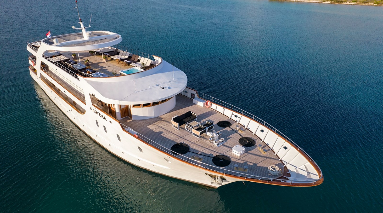 https://s3.amazonaws.com/boss.yatco.com/ForCharter/Vessel/Photo/3255/large_27274.jpg