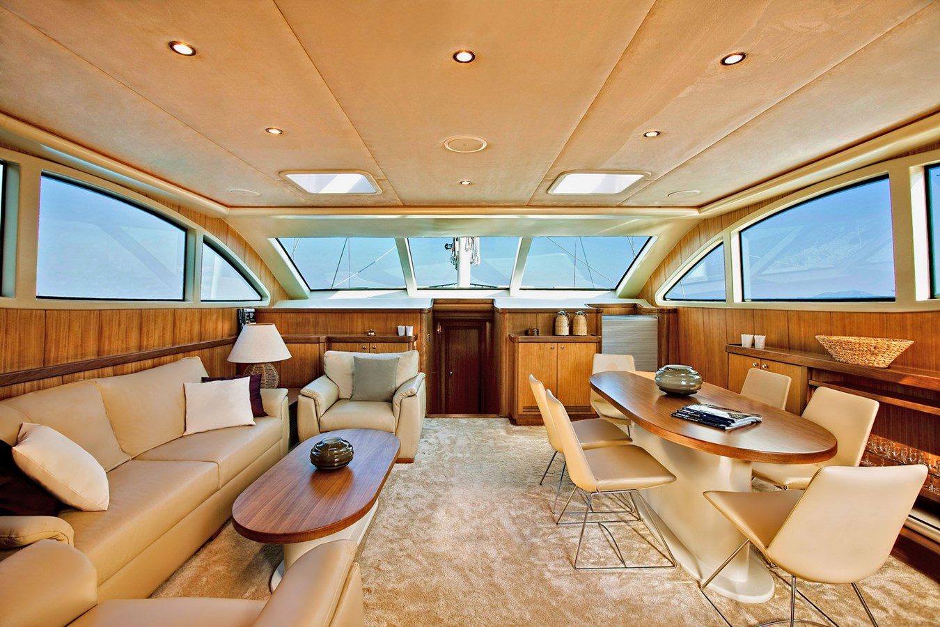 https://s3.amazonaws.com/boss.yatco.com/ForCharter/Vessel/Photo/3270/large_27654.jpg
