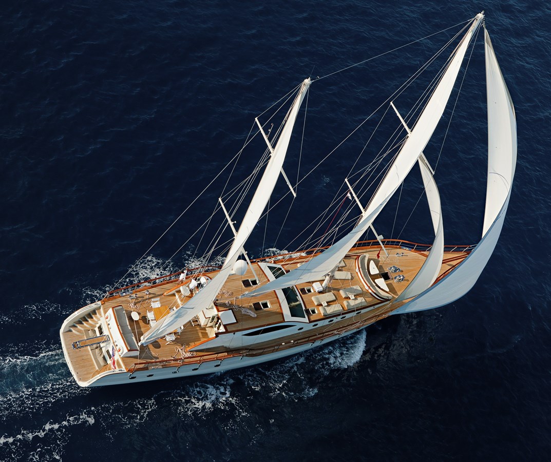 https://s3.amazonaws.com/boss.yatco.com/ForCharter/Vessel/Photo/3270/large_67475.jpg