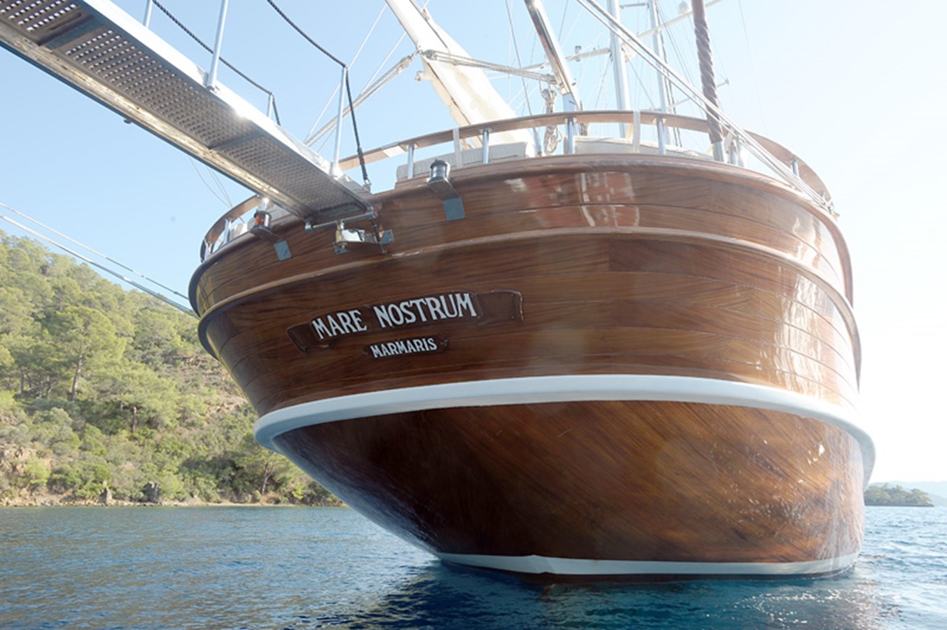 https://s3.amazonaws.com/boss.yatco.com/ForCharter/Vessel/Photo/3310/large_29159.jpg