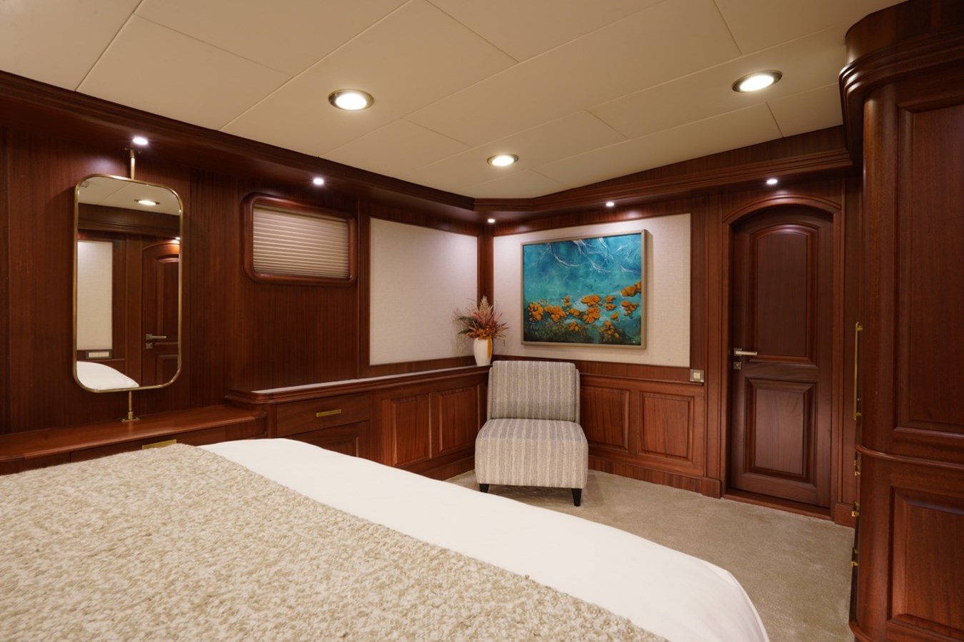 https://s3.amazonaws.com/boss.yatco.com/ForCharter/Vessel/Photo/3310/large_29171.jpg