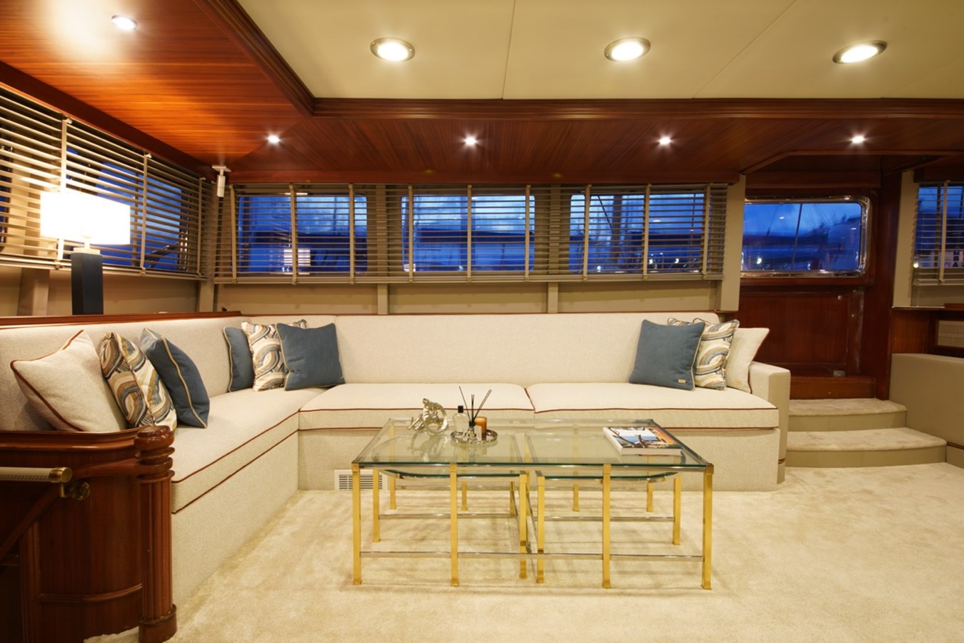 https://s3.amazonaws.com/boss.yatco.com/ForCharter/Vessel/Photo/3310/large_29180.jpg