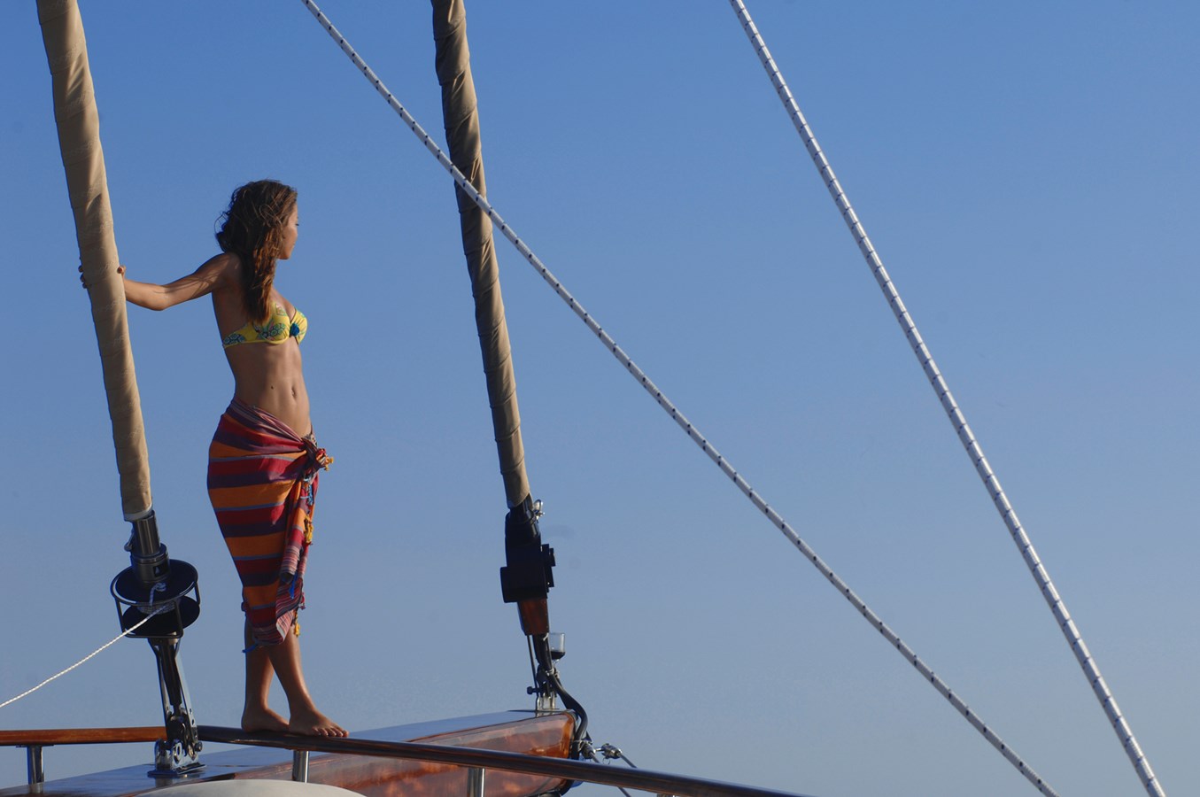 https://s3.amazonaws.com/boss.yatco.com/ForCharter/Vessel/Photo/3310/large_29207.jpg