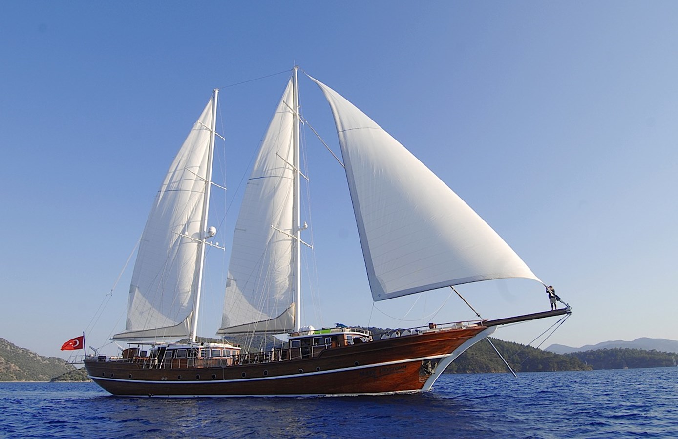 https://s3.amazonaws.com/boss.yatco.com/ForCharter/Vessel/Photo/3310/large_29227.jpg