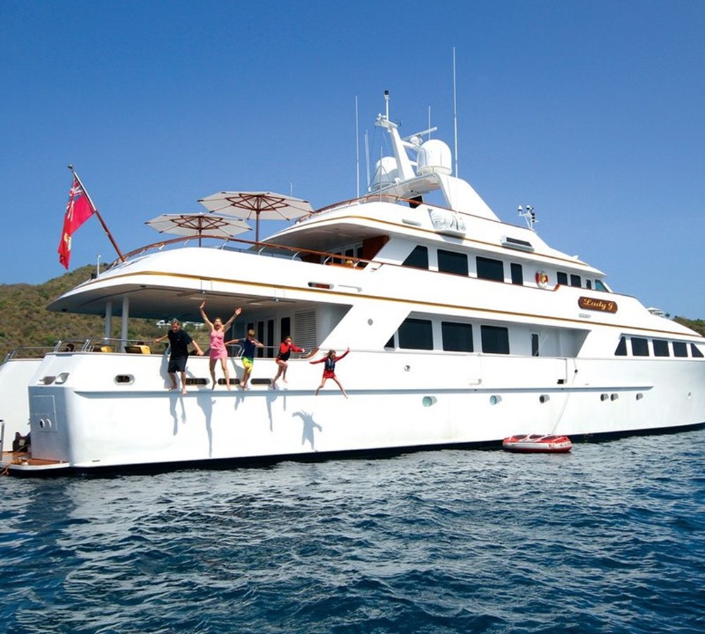 https://s3.amazonaws.com/boss.yatco.com/ForCharter/Vessel/Photo/3380/large_31392.jpg