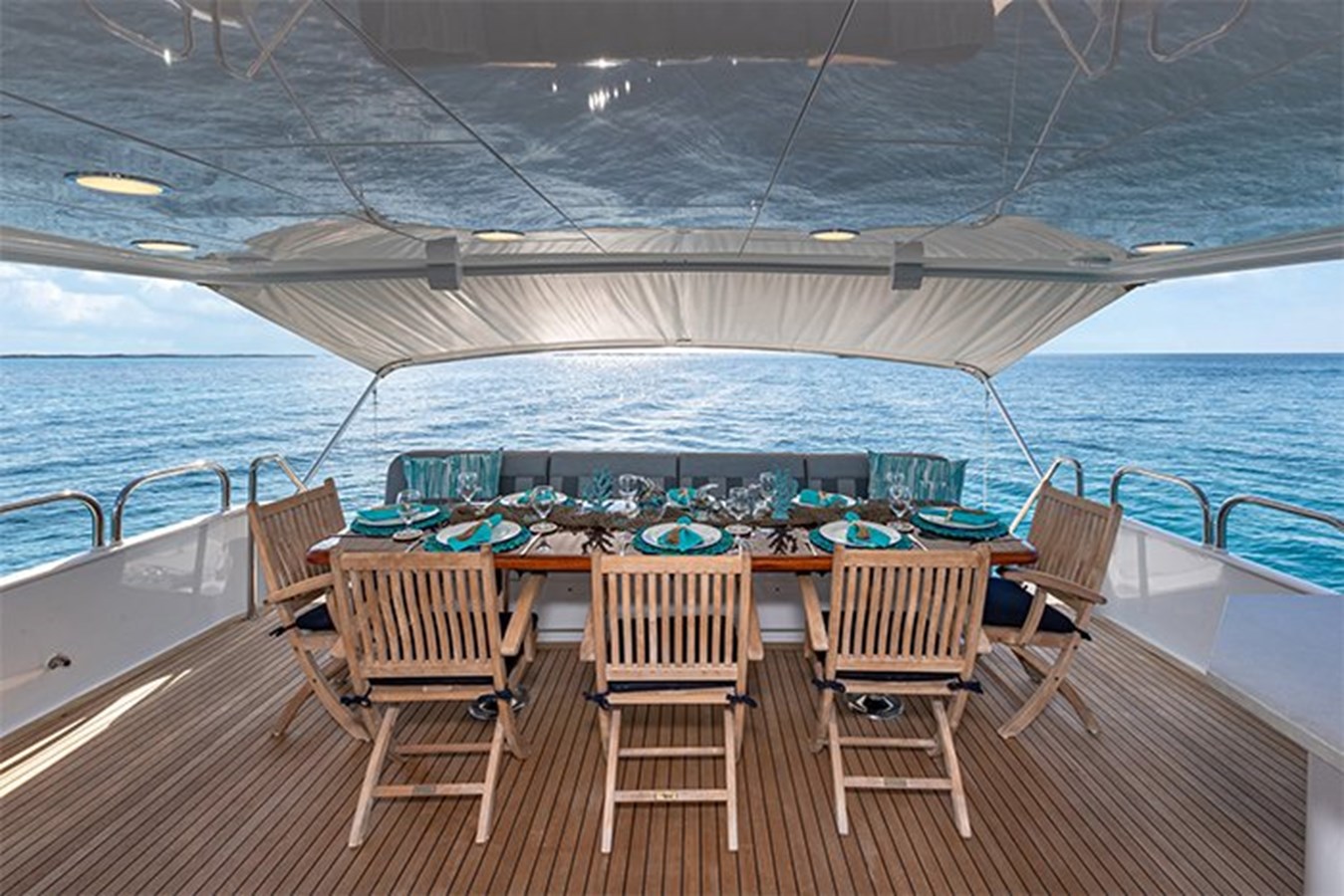 https://s3.amazonaws.com/boss.yatco.com/ForCharter/Vessel/Photo/3384/large_31487.jpg
