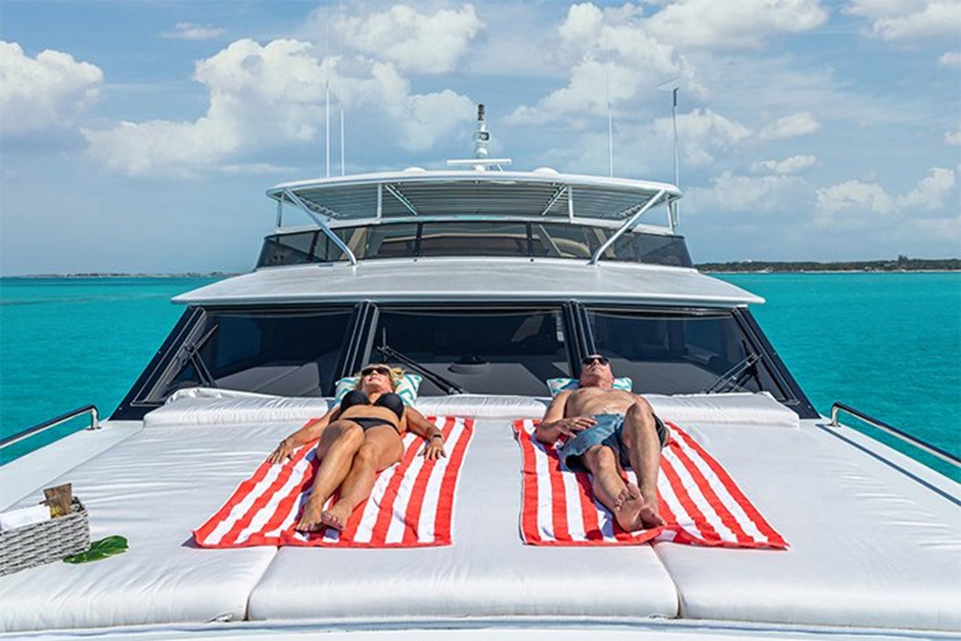 https://s3.amazonaws.com/boss.yatco.com/ForCharter/Vessel/Photo/3384/large_31490.jpg