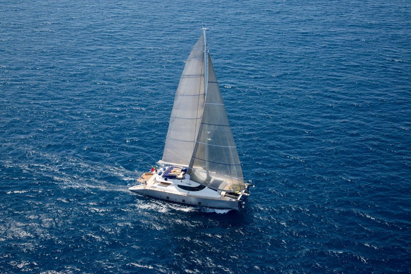 https://s3.amazonaws.com/boss.yatco.com/ForCharter/Vessel/Photo/3428/large_34269.jpg
