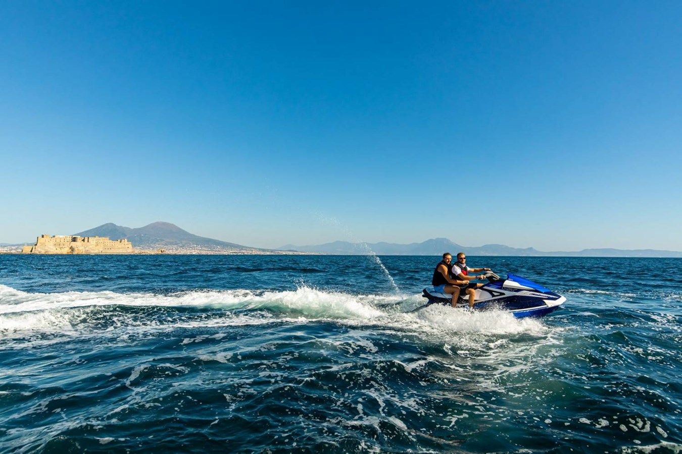 https://s3.amazonaws.com/boss.yatco.com/ForCharter/Vessel/Photo/3428/large_34278.jpg