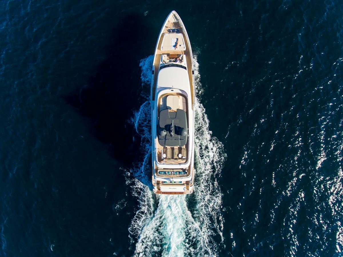 https://s3.amazonaws.com/boss.yatco.com/ForCharter/Vessel/Photo/3428/large_34283.jpg